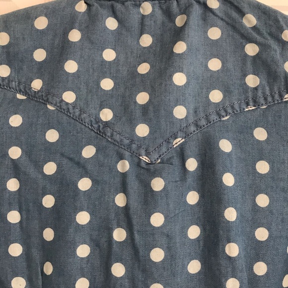 Color denim shirt. - Picture 5 of 6